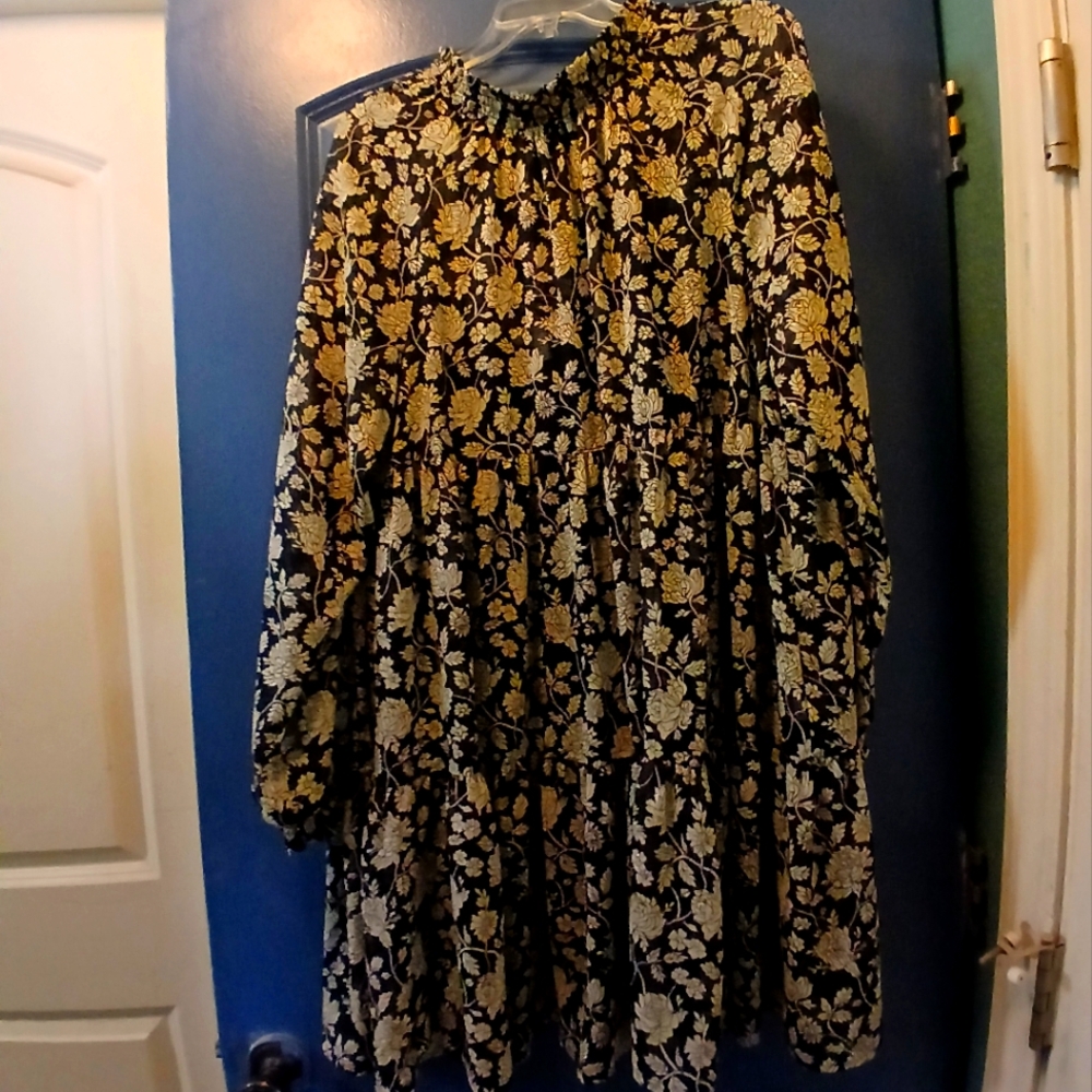ON 34TH NWT BEAUTIFUL, Floral Black and Gold Dress